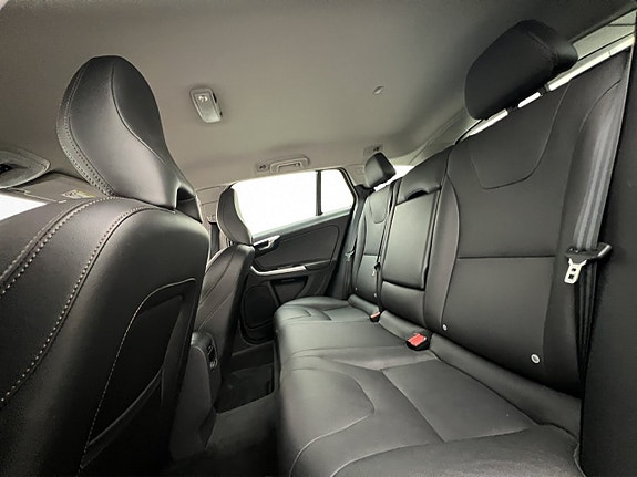 Volvo V60 Cross Country 14 of 29