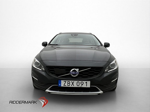 Volvo V60 Cross Country 2 of 5