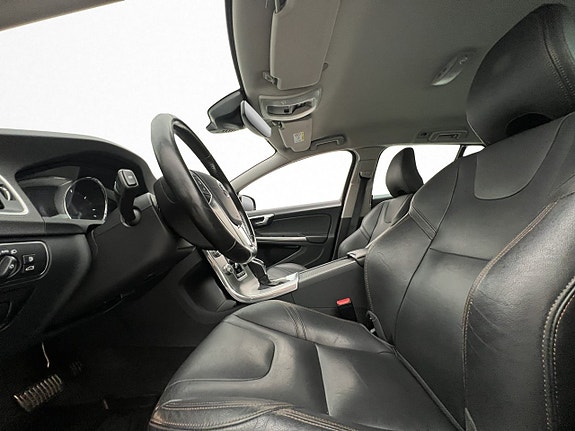 Volvo V60 Cross Country 11 of 29