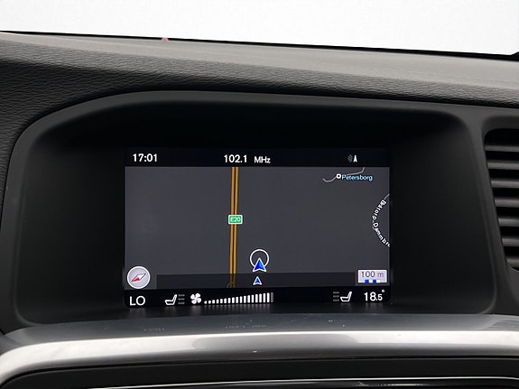 Volvo V60 Cross Country 13 of 29