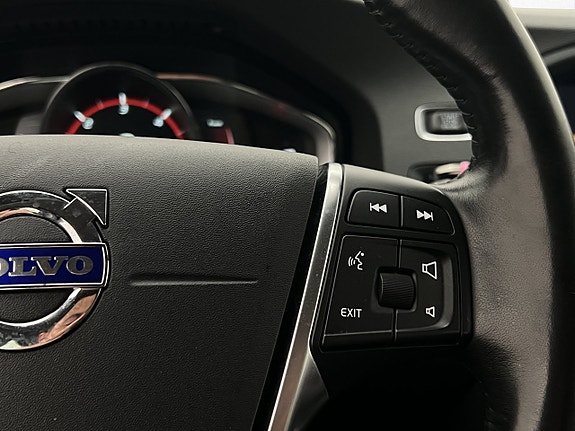 Volvo V60 Cross Country 18 of 29