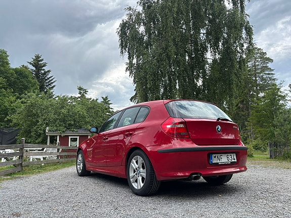 BMW 118d 2 of 8