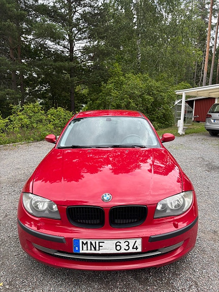 BMW 118d 4 of 8