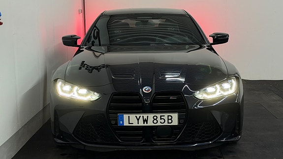 BMW M4 3 of 5