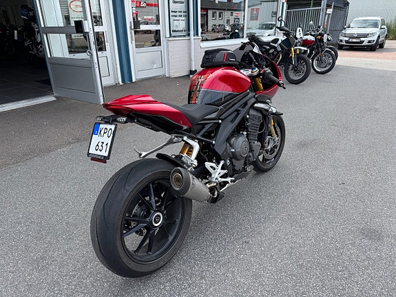 Triumph Speed Triple 1200 RR 4 of 7
