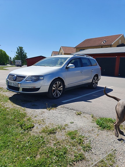 Volkswagen Passat 2 of 2