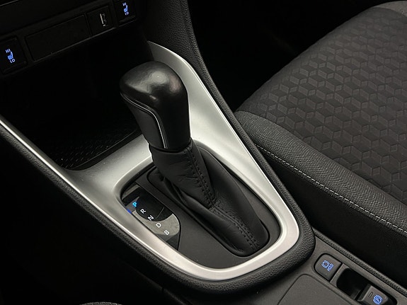 Toyota Yaris 18 of 28