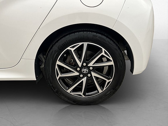 Toyota Yaris 26 of 28