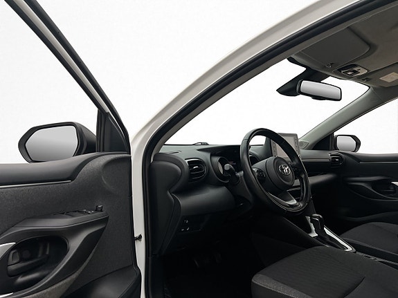 Toyota Yaris 8 of 28