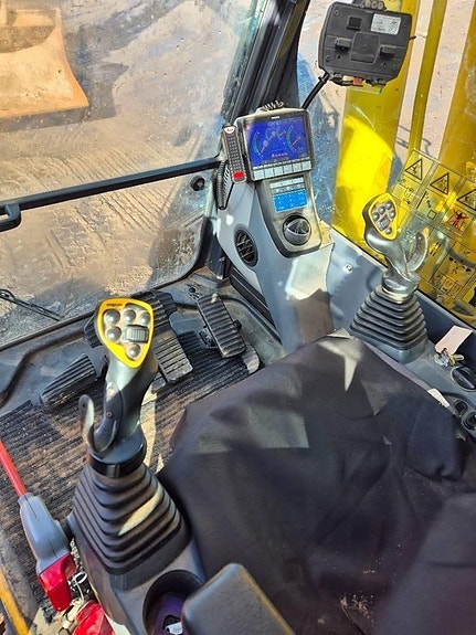 Komatsu HB 215 LC 16 of 16