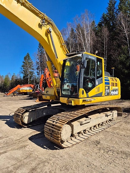 Komatsu HB 215 LC 2 of 16