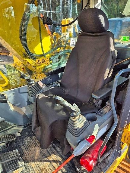 Komatsu HB 215 LC 15 of 16
