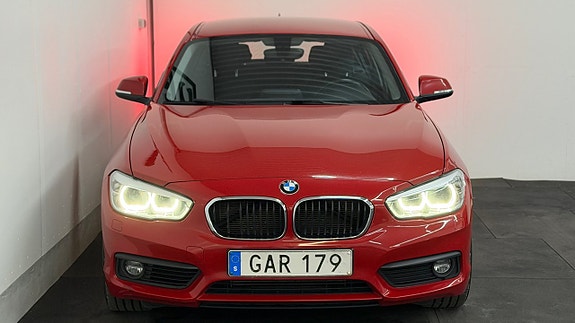 BMW 118i 3 of 5