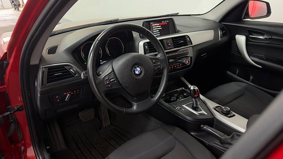 BMW 118i 4 of 5