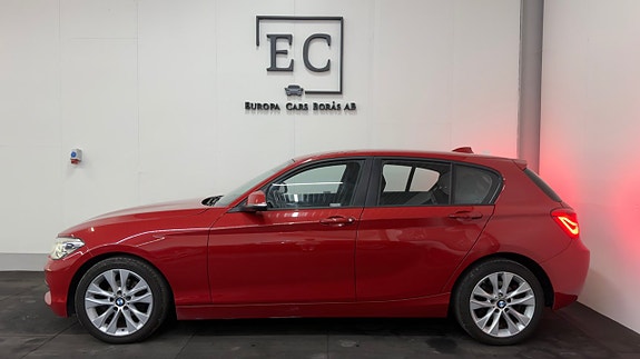 BMW 118i 2 of 5