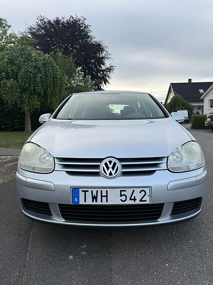 Volkswagen Golf V 2 of 5