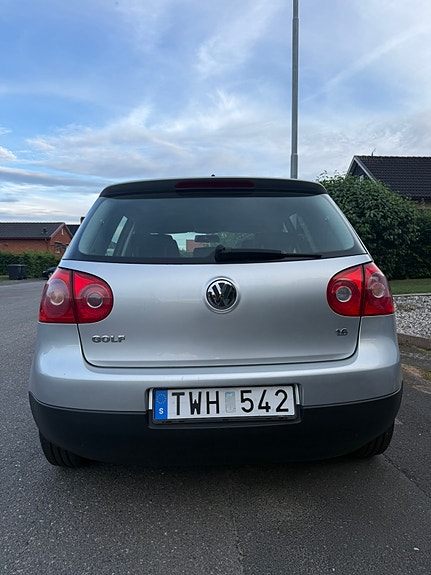 Volkswagen Golf V 5 of 5