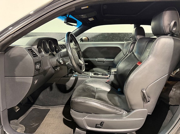 Dodge Challenger 8 of 11