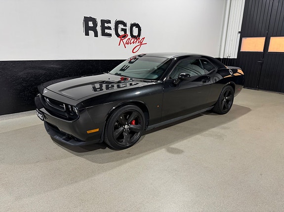 Dodge Challenger 2 of 5