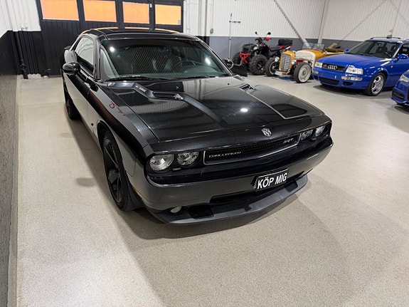 Dodge Challenger 3 of 5