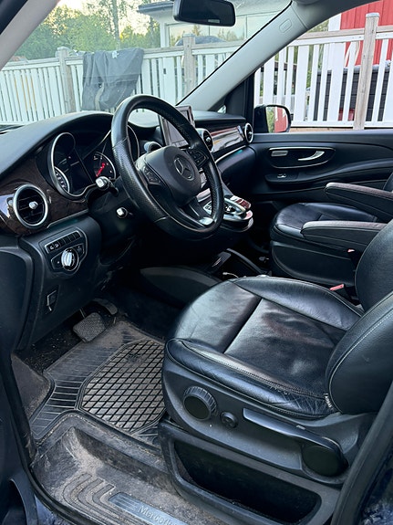 Mercedes-Benz V250 d 4 of 4