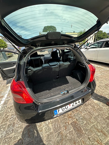 Toyota Yaris 6 of 9