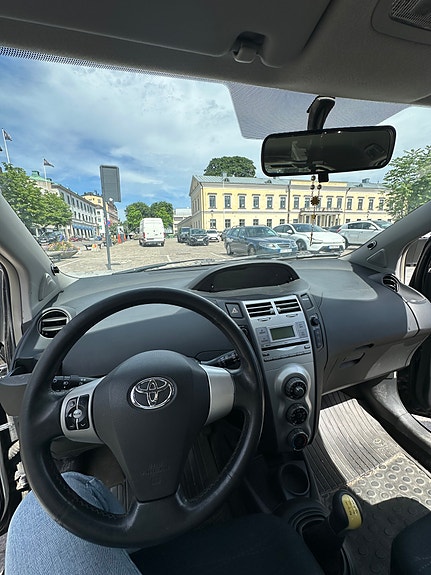 Toyota Yaris 8 of 9