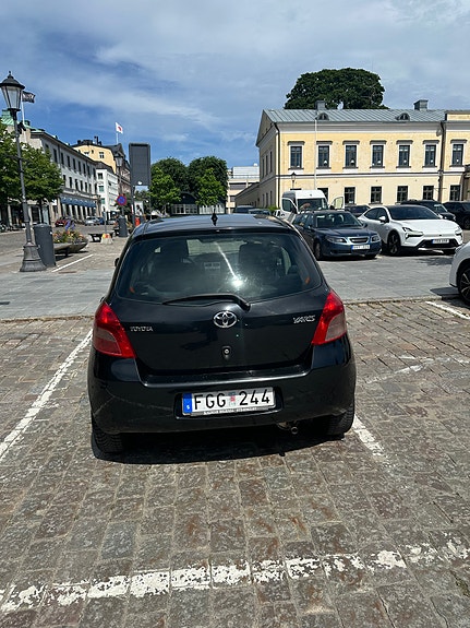 Toyota Yaris 5 of 9