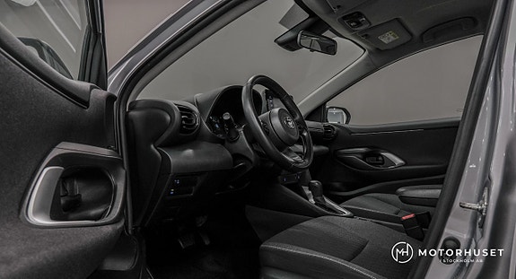 Toyota Yaris 7 of 19