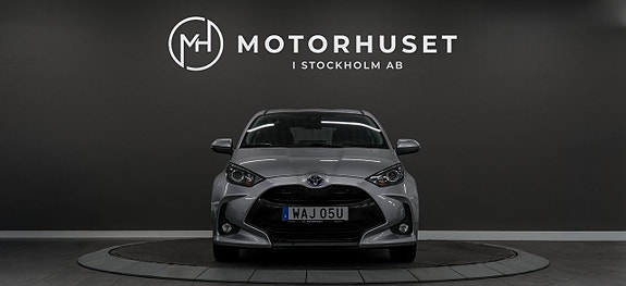 Toyota Yaris 2 of 19