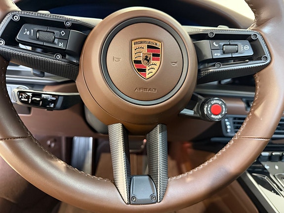 Porsche 911 Carrera 4 GTS 21 of 23