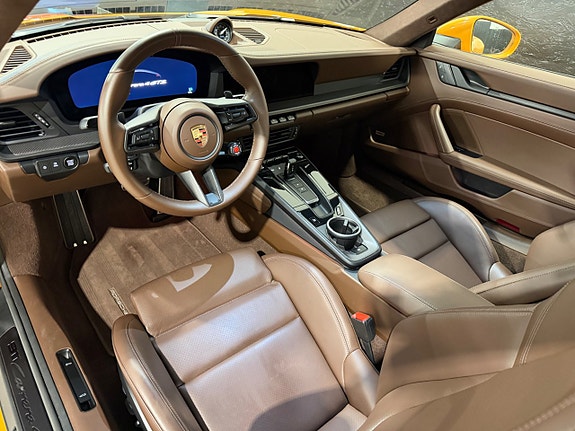 Porsche 911 Carrera 4 GTS 14 of 23