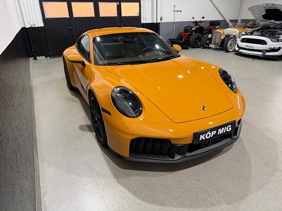 Porsche 911 Carrera 4 GTS 4 of 5
