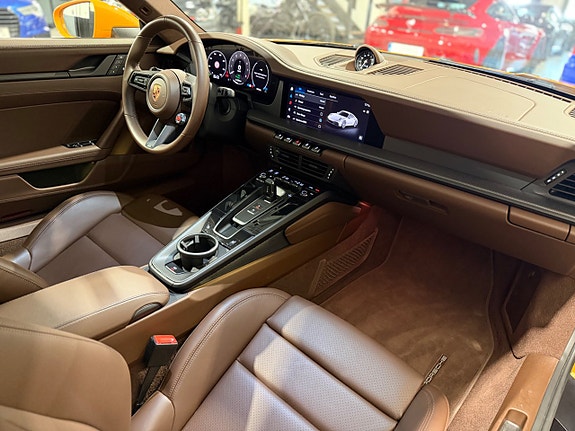 Porsche 911 Carrera 4 GTS 15 of 23