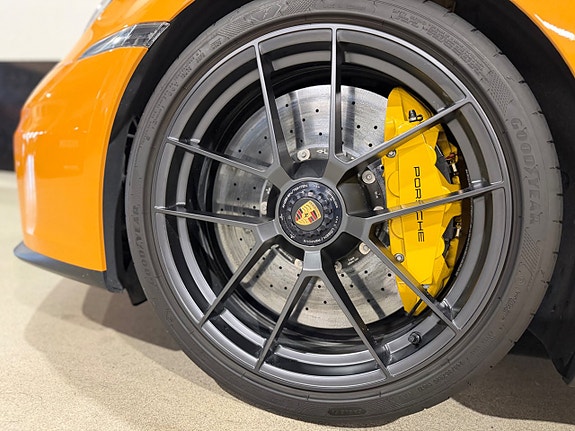 Porsche 911 Carrera 4 GTS 11 of 23