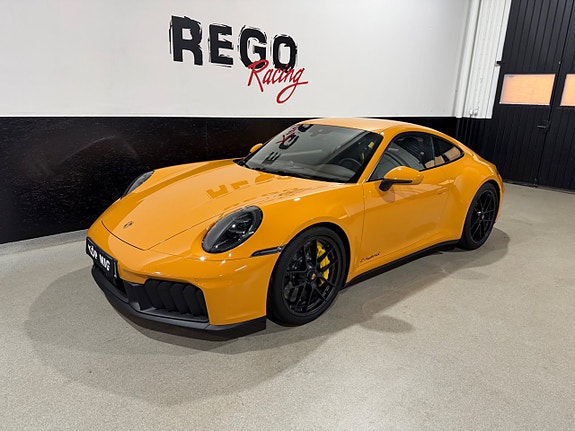 Porsche 911 Carrera 4 GTS 2 of 5