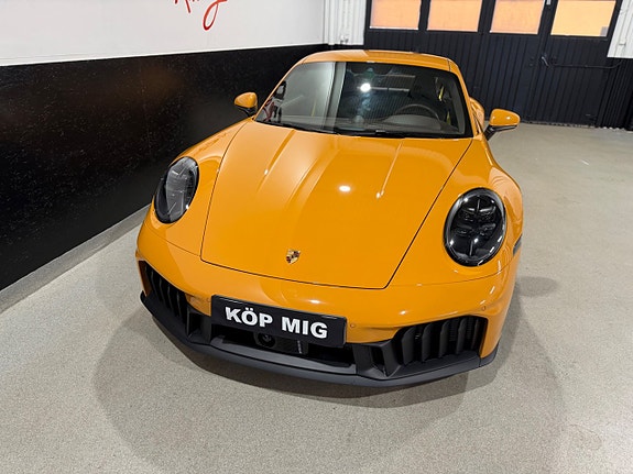 Porsche 911 Carrera 4 GTS 3 of 5