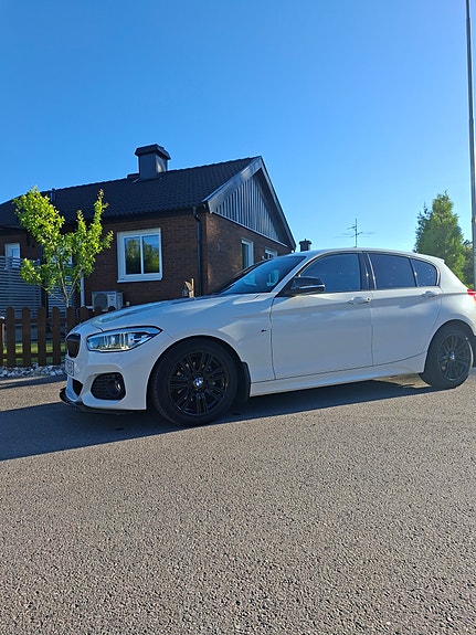 BMW 116d 2 of 5