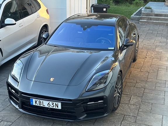 Porsche Panamera 4S 3 of 7