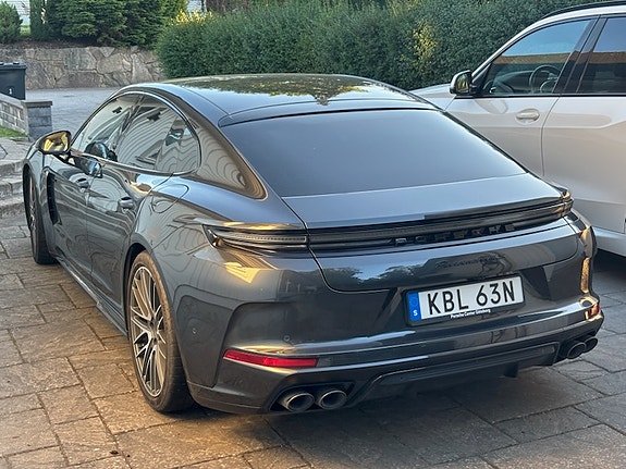 Porsche Panamera 4S 2 of 7