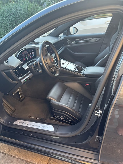 Porsche Panamera 4S 5 of 7