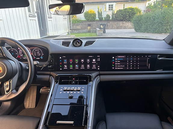 Porsche Panamera 4S 6 of 7