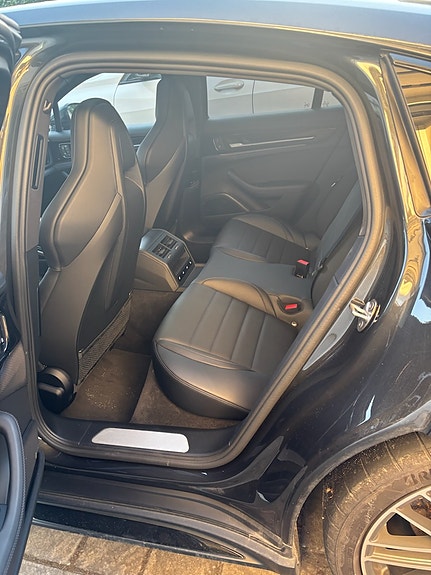 Porsche Panamera 4S 4 of 7