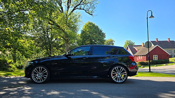 BMW 118i 4 of 5