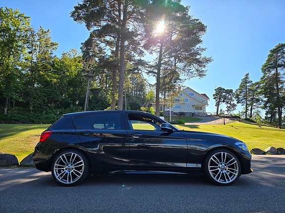 BMW 118i 3 of 5