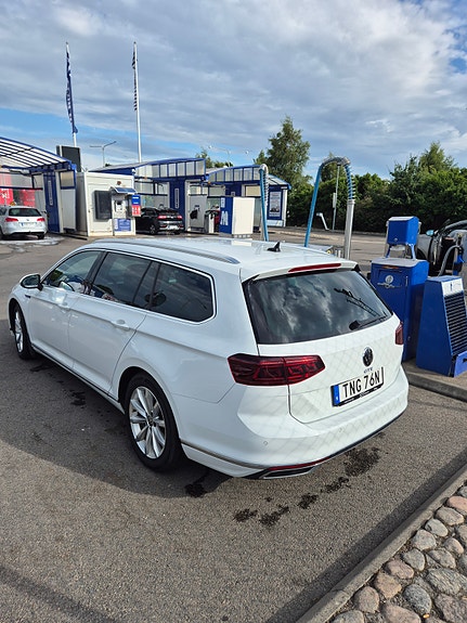 Volkswagen Passat 5 of 17