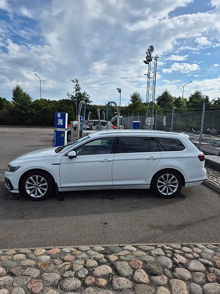 Volkswagen Passat 4 of 17