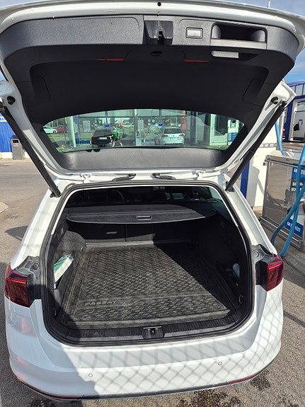 Volkswagen Passat 11 of 17