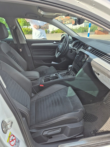 Volkswagen Passat 9 of 17