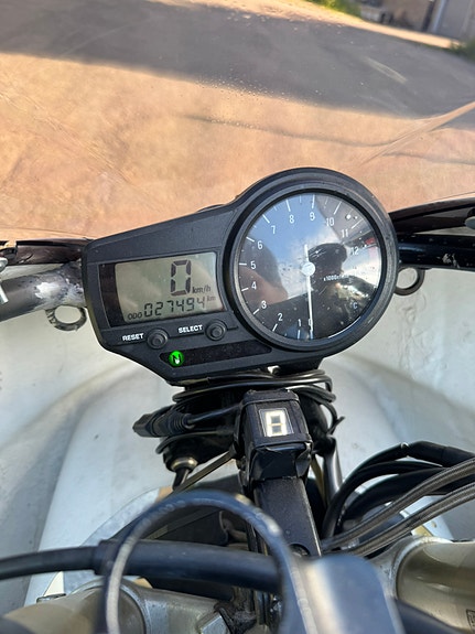 Yamaha R1 5 of 5